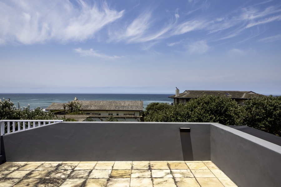 5 Bedroom Property for Sale in West Beach Eastern Cape